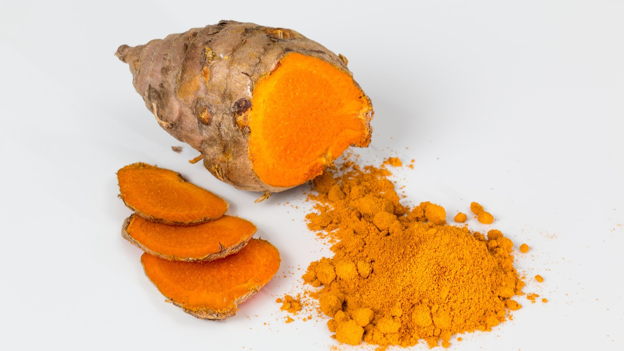 Turmeric benefits and daily uses in food and skincare